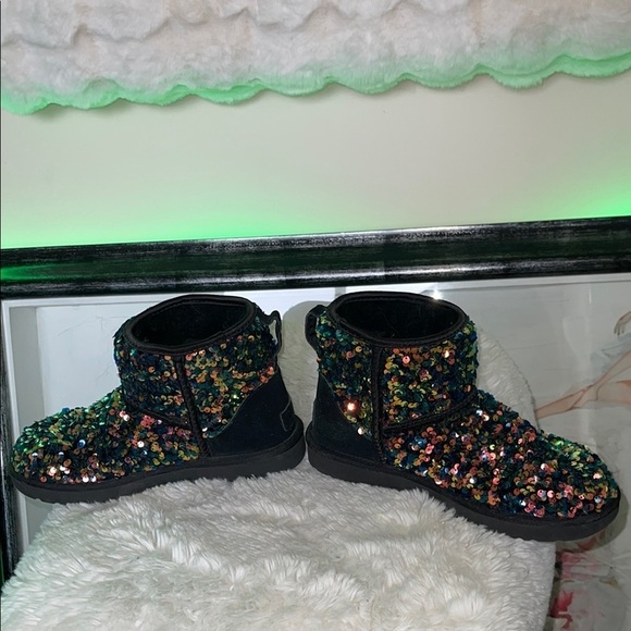 Sequin Embellished Boots Ugg ankle high boots in black leather and fur - Picture 1 of 6